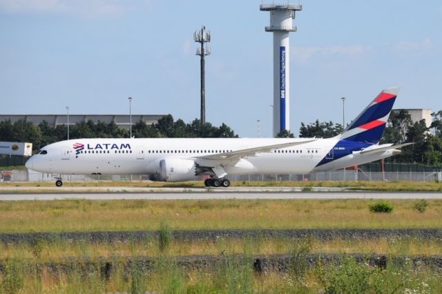 Boeing 787-9 Dreamliner (CC-BGA) - first photo new LATAM (  Lan + Tam )  B 787 - 900 