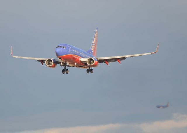 Boeing 737-700 (N784SW)