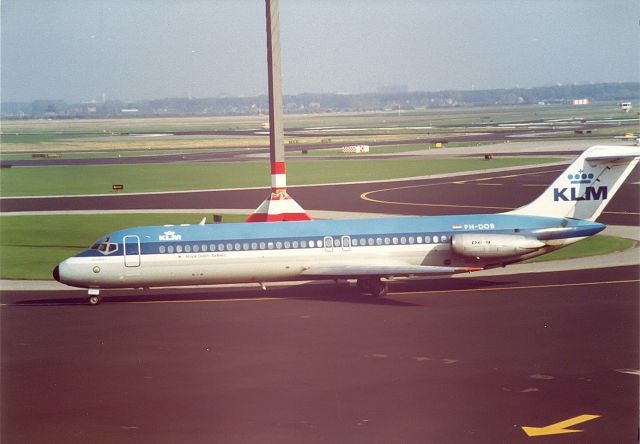 Douglas DC-9-10 (PH-DOB) - KLM DC-9-32 cn48133; archief aug84