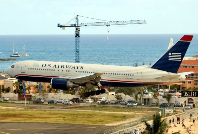 BOEING 767-200 (N248AY)