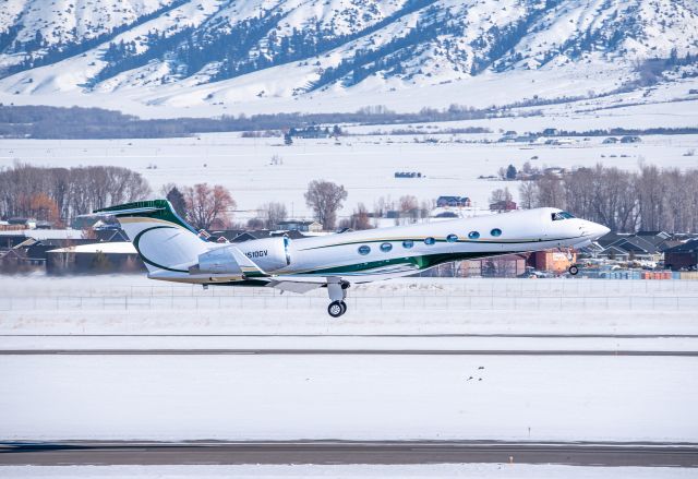 Gulfstream Aerospace Gulfstream V (N510GV) - Nice G550 departing KBZN