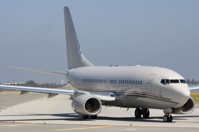 Boeing 737-700 (N737AT)