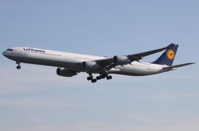 Airbus A340-600 (D-AIHK)