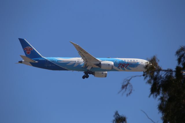 Boeing 787-9 Dreamliner (B-1168)