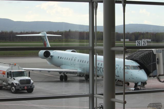 Canadair Regional Jet CRJ-900 (C-FDJZ)