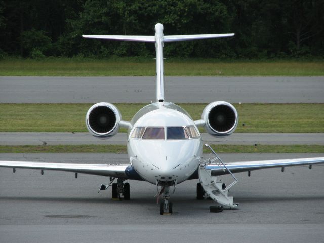 Canadair Challenger (N337FX)