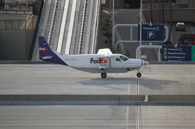 Cessna Caravan (N983FE)