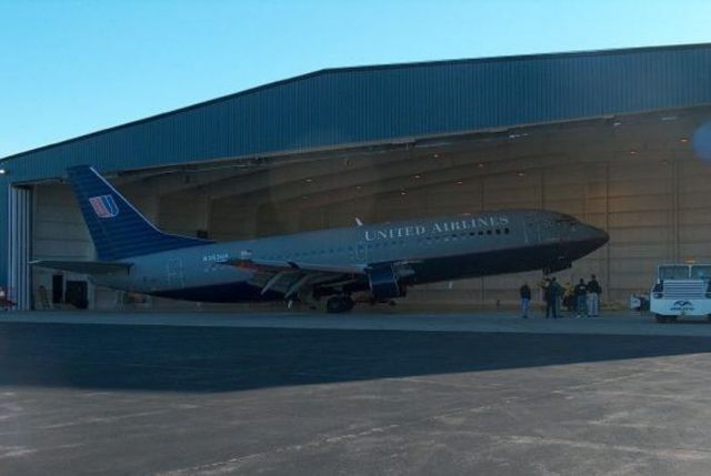 BOEING 737-300 (B737300) - I know we can squeeze this thing in here..lets raise the nose a little higher!!