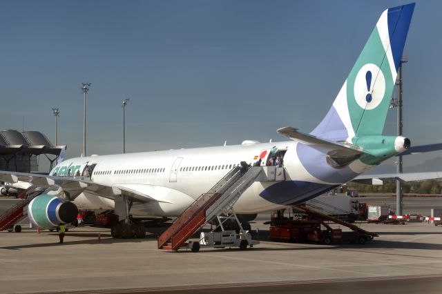 Airbus A330-300 (EC-LXA) - 26th Oct., 2019:  Boarding on the ramp at Madrid. Based in Palma de Mallorca, Evelop is a Spanish charter airline that operates short- and long-haul flights out of Spain and Portugal on behalf of tour operators. In December 2020, it merged with Orbest and was renamed Iberojet.