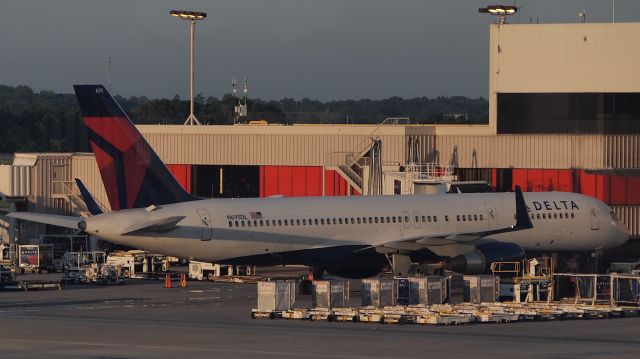 Boeing 757-200 (N659DL)