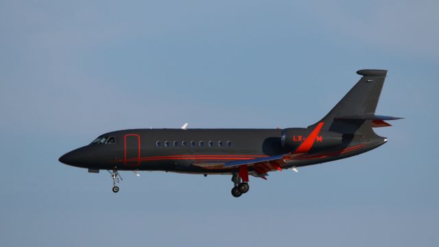 Dassault Falcon 2000 (LX-EVM)