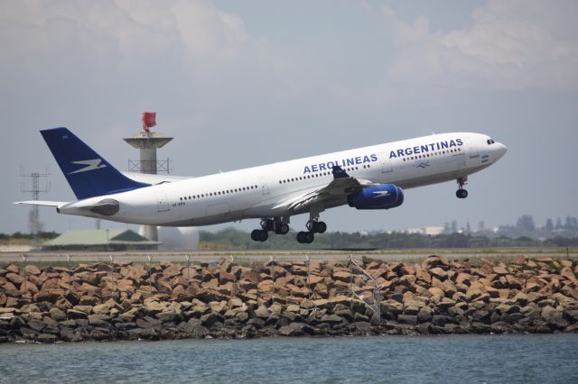 Airbus A340-200 (LV-ZPX)