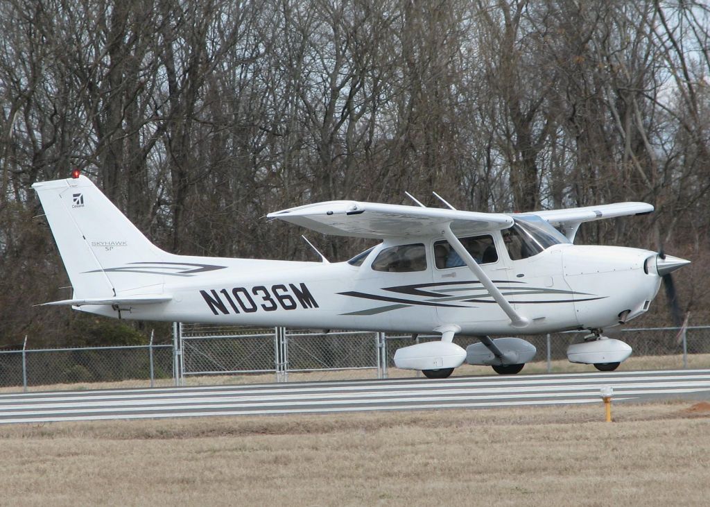 Cessna Skyhawk (N1036M) - Cleared for take off from Downtown Shreveport.