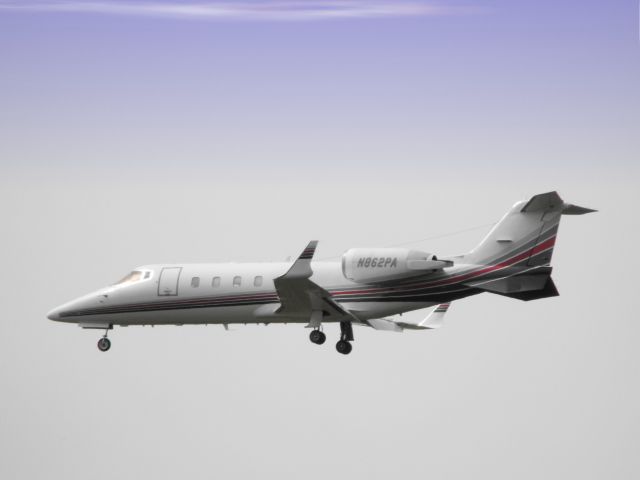 Learjet 60 (N862PA) - This Twin Engine Business Jet is seen here on approach in the Sping of 2012.