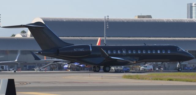 Bombardier Global Express (N711MC) - N711MC starting its takeoff roll on runway 20R