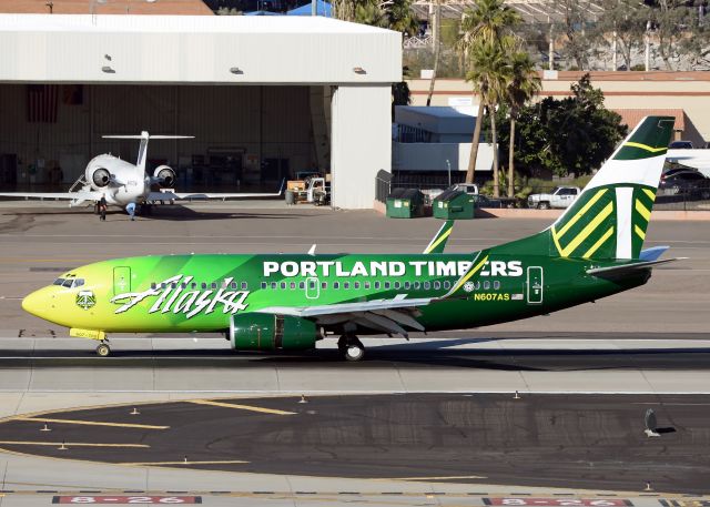 Boeing 737-700 (N607AS)