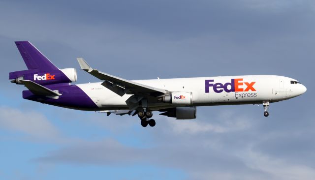 Boeing MD-11 (N582FE) - Short Final To Rwy 25