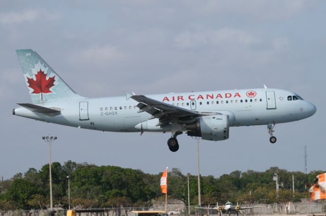 Airbus A319 (C-GAQX)