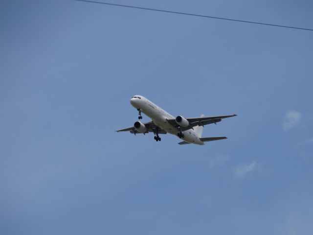 Boeing 757-200 —