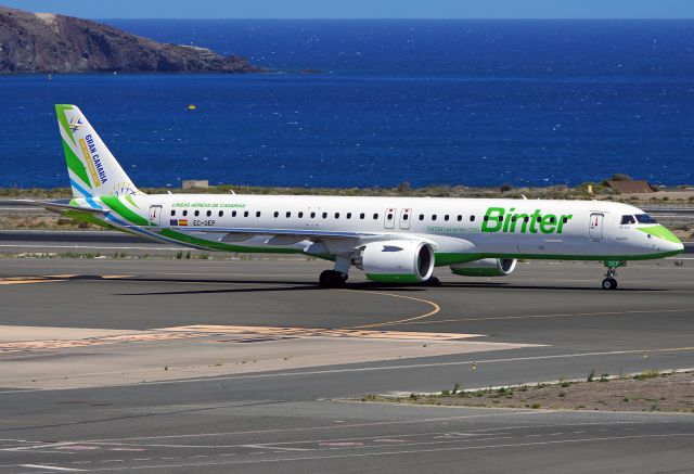 EMBRAER ERJ-190-400 (EC-OEP) - "Gran Canaria, una isla Mundial". Special sticker for Gran Canaria's candidacy to host the FIFA World Cup 2030.