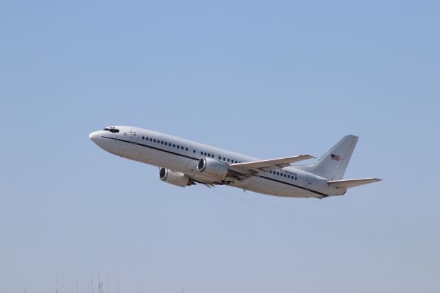 BOEING 737-400 (N639CS)