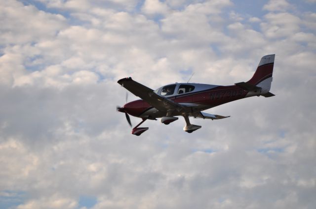 Cirrus SR-22 (N573DS)