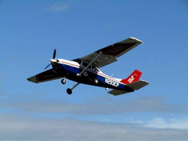 Cessna Skylane (N293CP) - Taking off RWY 24