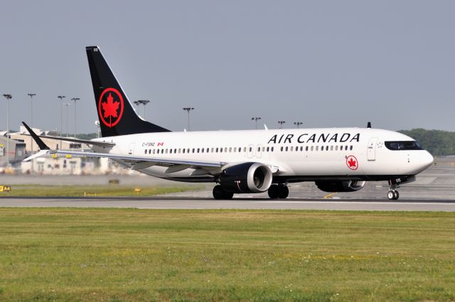 Boeing 737 MAX 8 (C-FSNQ)