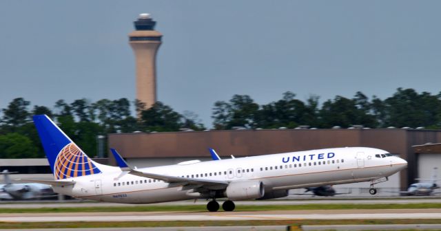 Boeing 737-900 (N69833)