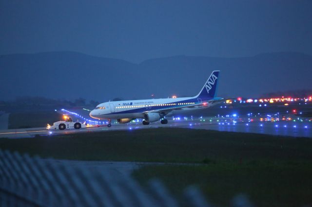 Airbus A320 (JA8300) - 26 May 2015:HKD