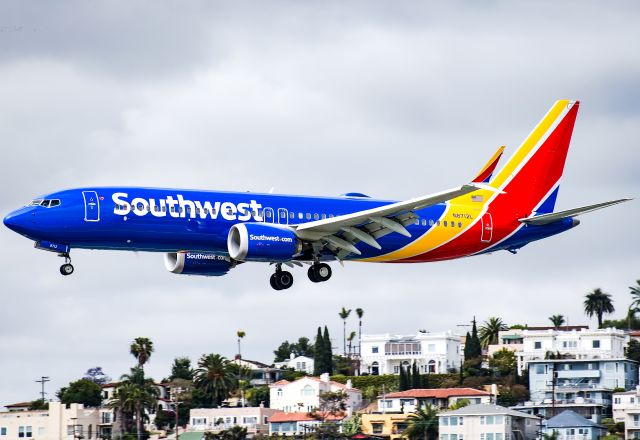 Boeing 737 MAX 8 (N8712L)