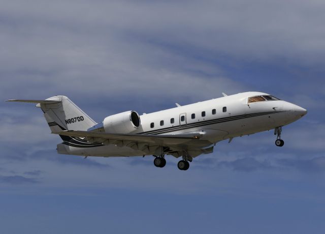 Canadair Challenger (N807DD)