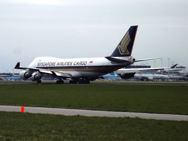 Boeing 747-400 (9V-SFF)