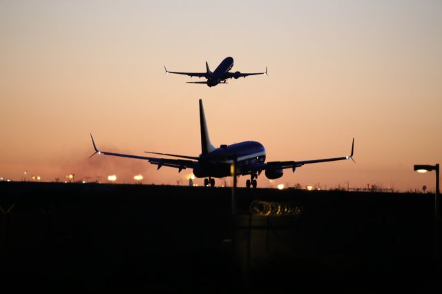 Boeing 737-800 (N8618N)