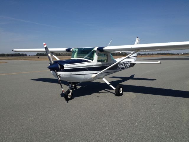 Cessna 152 (N6425Q) - South ramp Valdosta Flying Service.