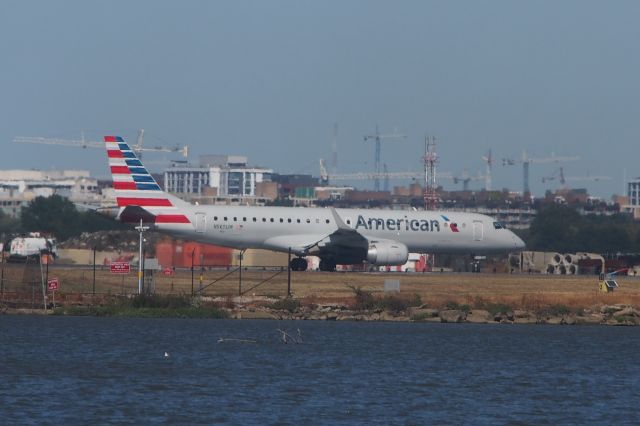 Embraer ERJ-190 (N965UW)