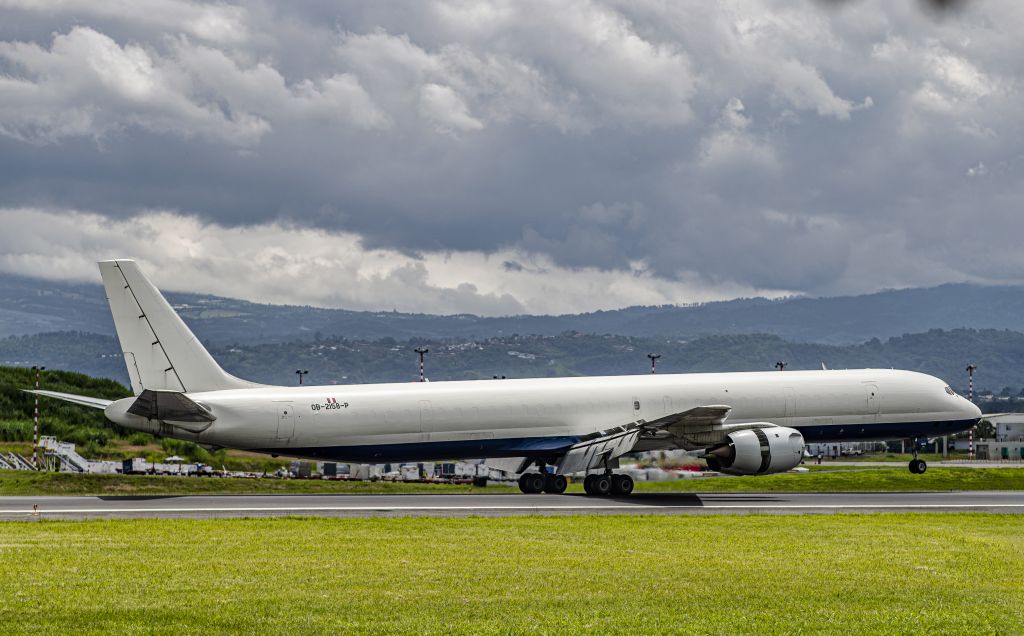 McDonnell Douglas DC-8-70 (OB2158P)