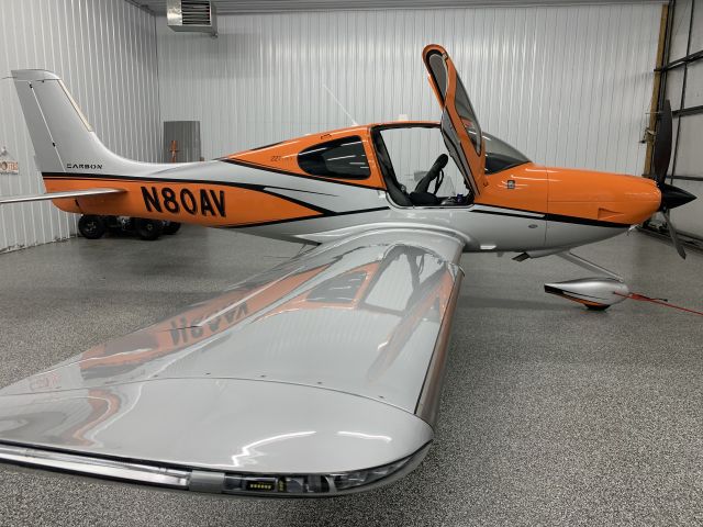 Cirrus SR-22 (N80AV)