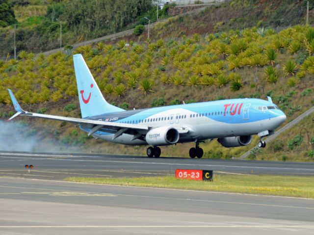 Boeing 737-800 (G-FDZX)