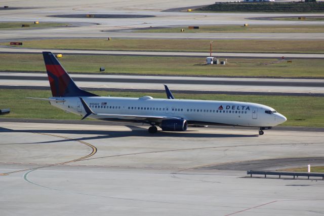 Boeing 737-900 (N950DZ)