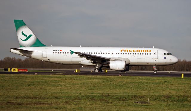 Airbus A320 (TC-FHK) - with green tail at DUS / EDDL jan. 07th 2023