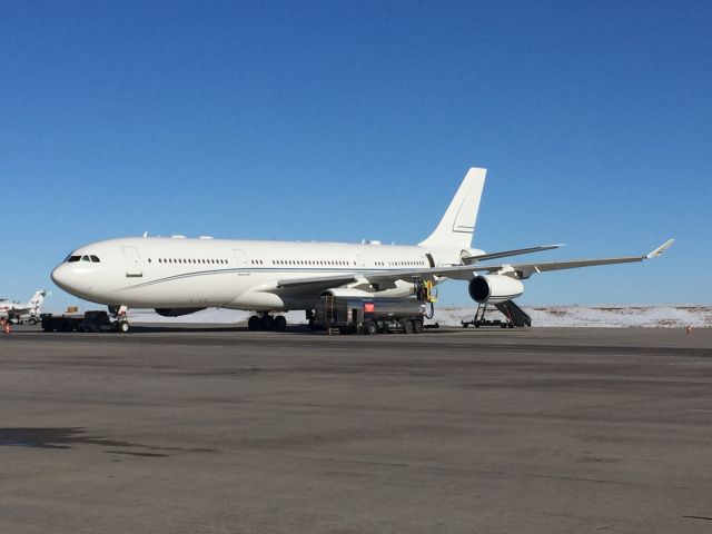 Airbus A340-200 (HZA1)