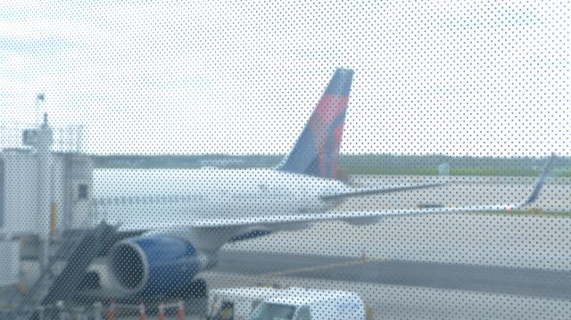 Boeing 757-200 (N727TW)