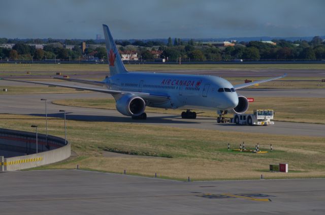 BOEING 767-300 (C-GHPU)