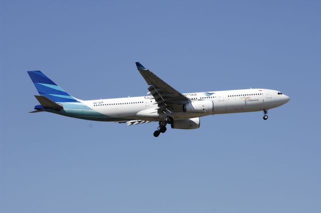 Airbus A330-300 (PK-GPF) - Final Approach to NRT Airport R/W34L on 2012/04/08