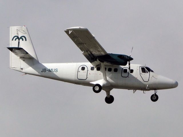 De Havilland Canada Twin Otter (J8-MUS)