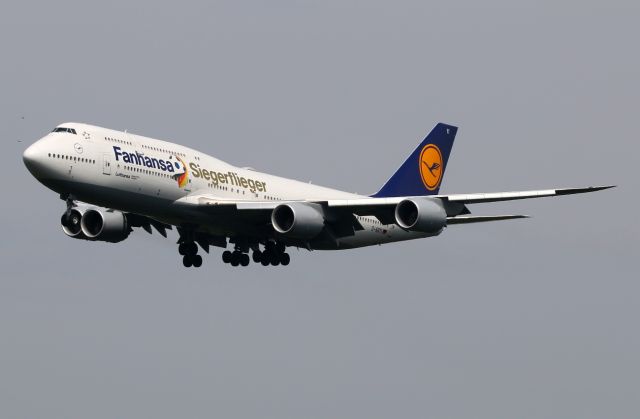 BOEING 747-8 (D-ABYI) - Siegerflieger