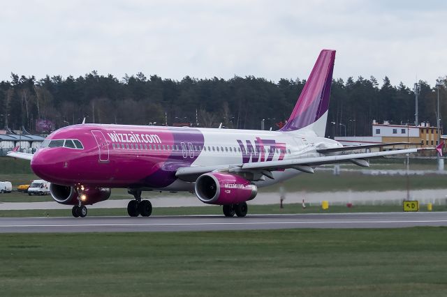 Airbus A320 (HA-LWF)