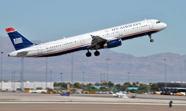 Airbus A321 (N524UW)