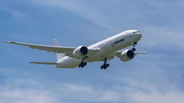 BOEING 777-9 (N779XZ) - BOE4 approaching runway 35L KEFD.